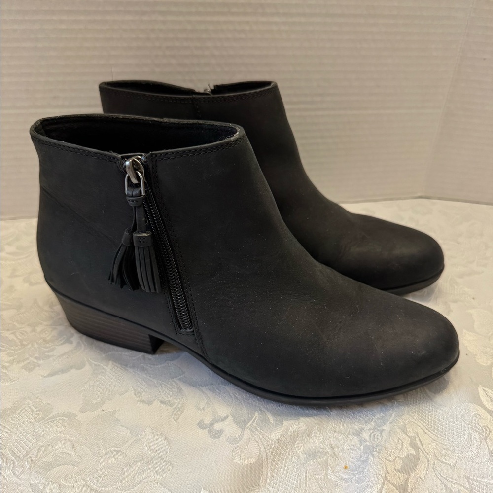Clarks Addiy Terri Leather Black Booties Boot 10M Boho Comfort Feminine Office